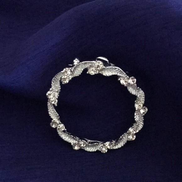 Pretty Vintage Silvertone GERRY'S Clear Rhinestone Round Wreath Brooch Pin - Picture 6 of 9